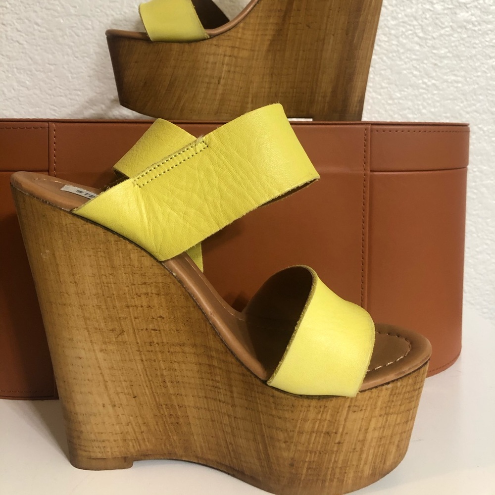 Steve Madden platform sandals